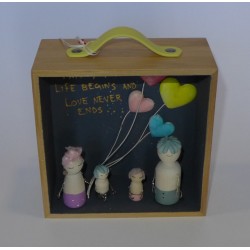 Οικογένεια όπου η ζωή ξεκινά και η αγάπη δεν τελειώνει ποτέ (15x15x7) εκ.